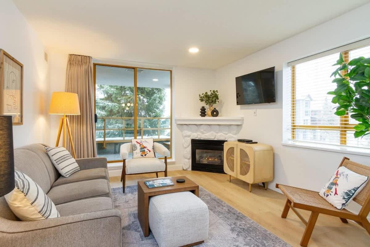 Renovated 2Bed-2Bath In Village With Pool, Hot Tub, And Sauna Whistler Exterior photo