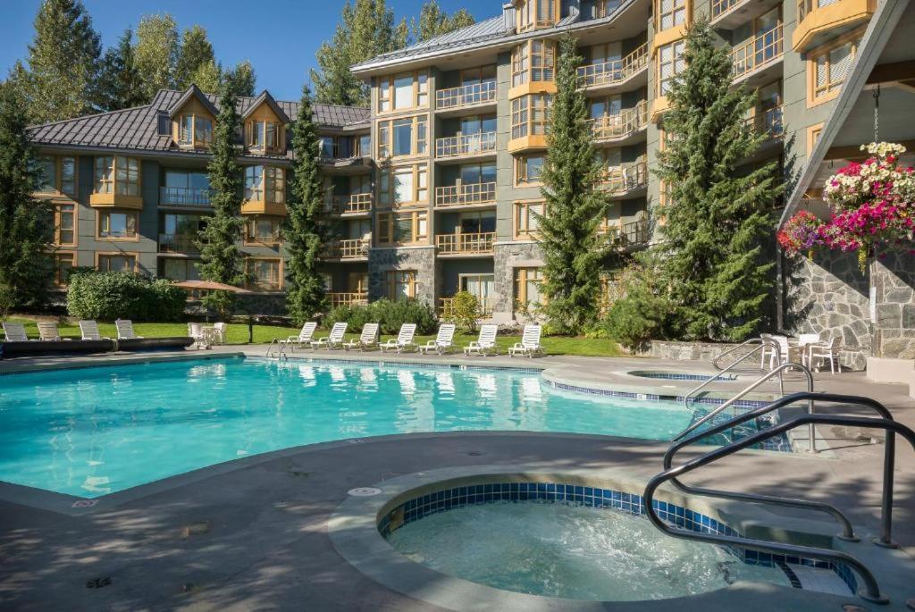 Renovated 2Bed-2Bath In Village With Pool, Hot Tub, And Sauna Whistler Exterior photo